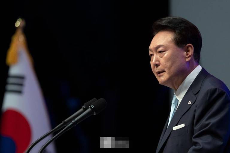 Detienen a presidente surcoreano; 3 mil policías participan en operativo