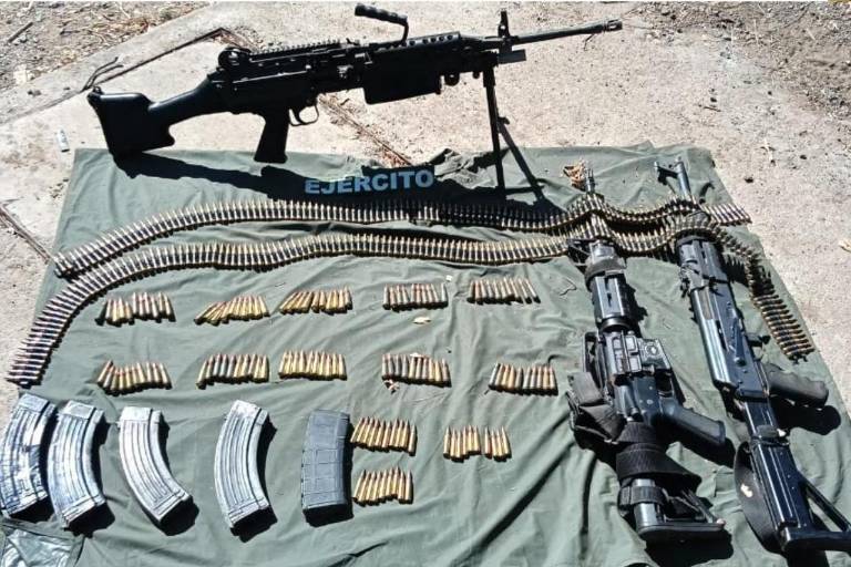 Aseguran armas de fuego tras enfrentamiento entre militares y civiles en la carretera a Imala