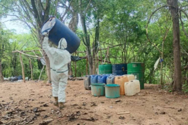 Ejército destruye centros de precursores químicos en Culiacán y Cosalá