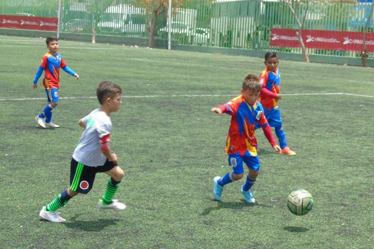 Academia Muralla golea y se encamina a la clasificación