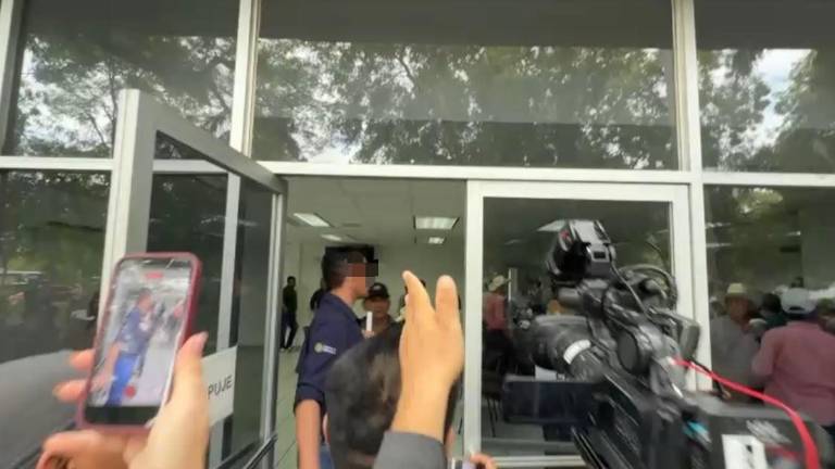 Al concluir el encuentro, reporteros de distintos medios intentaron ingresar al salón donde se había realizado la reunión, pero personal de la Sader impidieron el acceso.