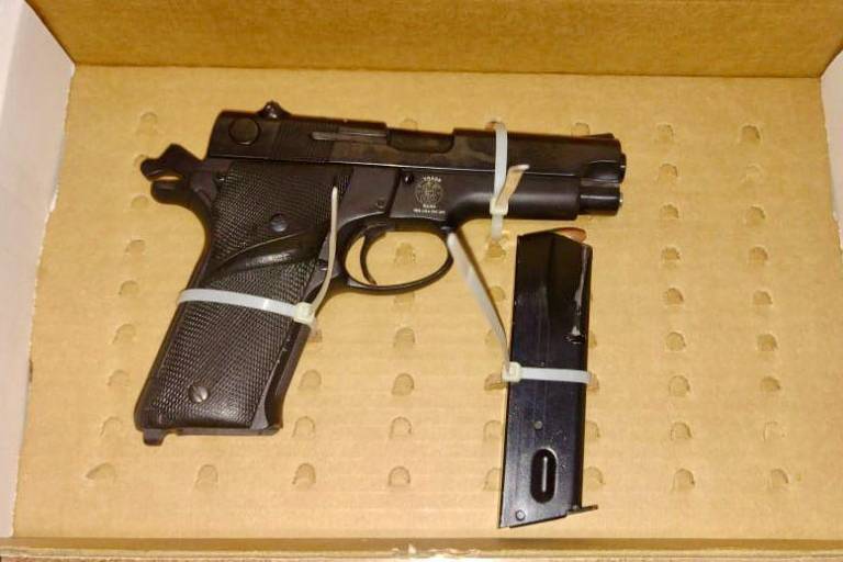 Asegura SSPyTM a hombre con arma de fuego en Culiacán