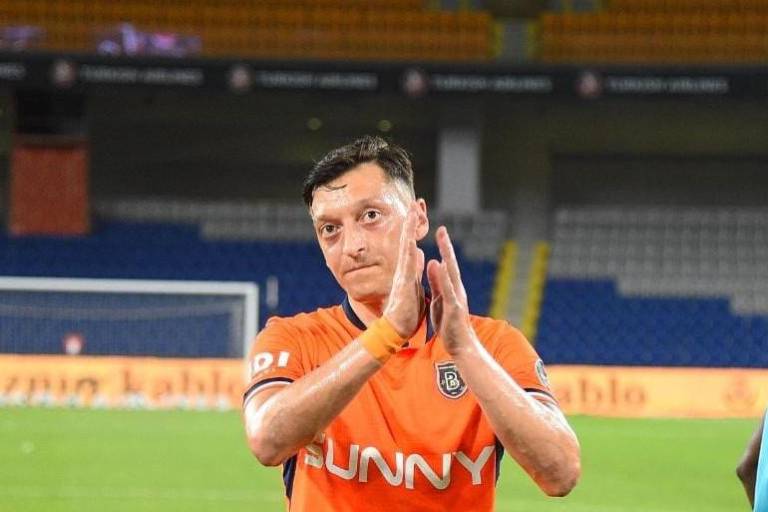 Mesut Özil anuncia su retiro del futbol