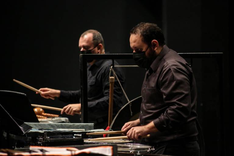 Trepidante interpretación de Sweet swaft, por percusionistas de la OSSLA