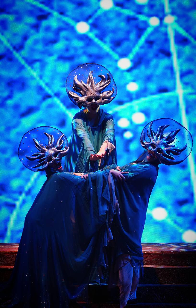 $!Los actores e intérpretes lucieron un vestuario innovador y máscaras genuinas.