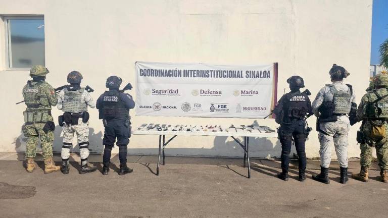 Autoridades estatales y federales realizaron una nueva revisión al penal de Aguaruto. Decomisaron 9 celulares y 17 armas hechizas.