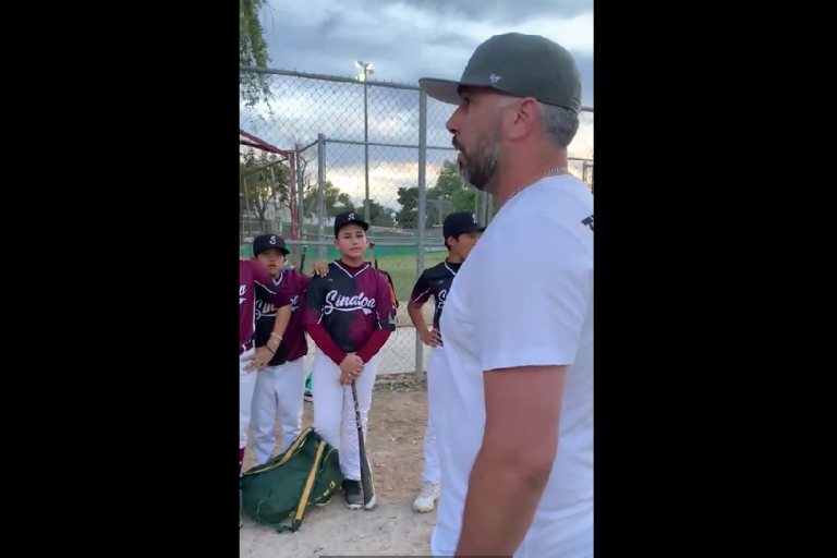 Óliver Pérez convive con peloteros del Nacional U12 en Culiacán