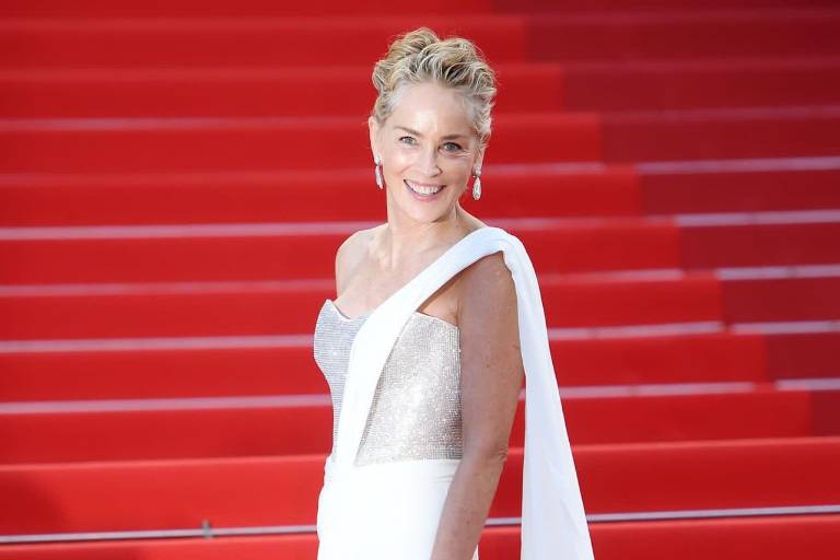 Sharon Stone exige que compañeros de trabajo estén vacunados