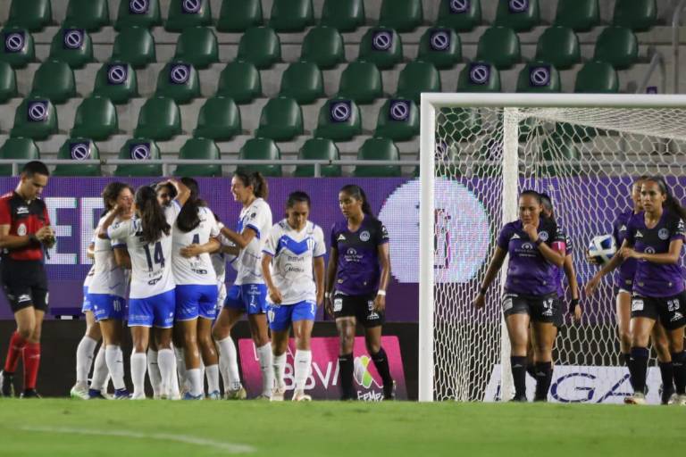 Rayadas hunden más al Mazatlán Femenil al golearlo 3-0 en el Kraken