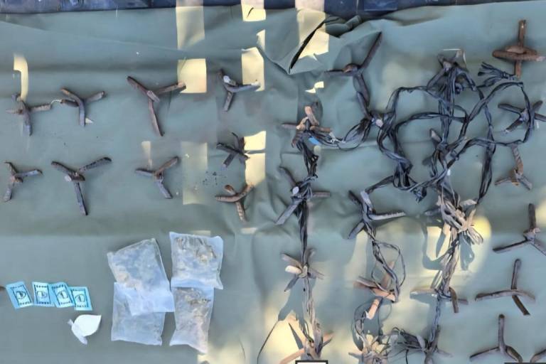 Aseguran droga y ponchallantas en Navolato