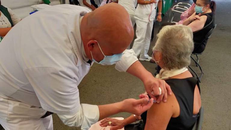 Sánchez Cordero recibe la segunda dosis de la vacuna contra Covid-19 en Miguel Hidalgo, CdMx