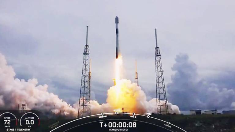 Nanosatélite lanzado por SpaceX, de Elon Musk, lleva la Bandera de México al espacio