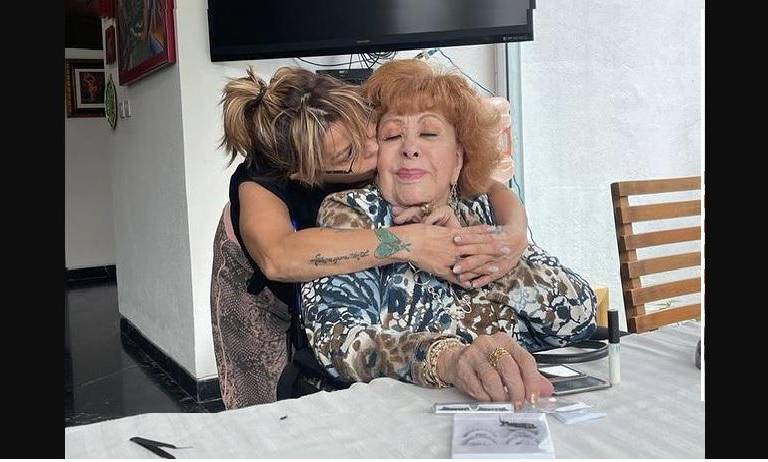 Alejandra Guzmán confirma sin darse cuenta que Silvia Pinal padece demencia senil