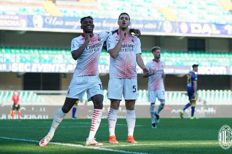 El Milán gana 2-0 y le manda un mensaje al Inter