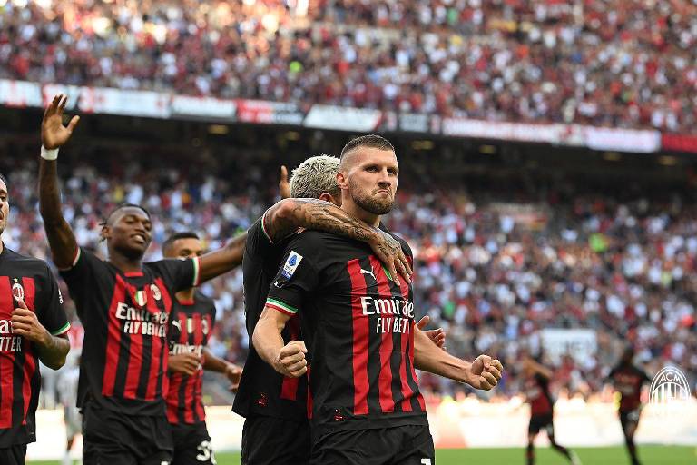 Milán arranca con fuerza la defensa de su título