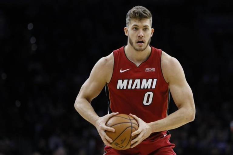 La NBA impone multa de 50 mil dólares a Meyers Leonard por pronunciar un insulto antisemita