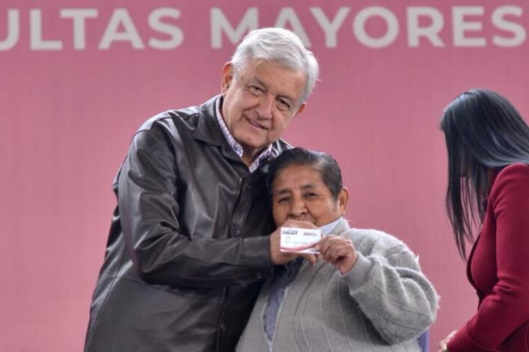 Defiende AMLO autoría de programa de pensiones para adultos mayores