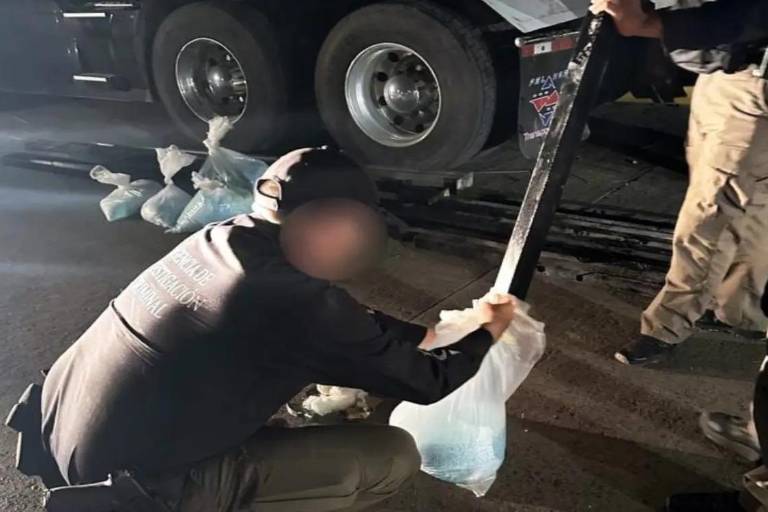 Hallan 2.6 millones de pastillas de fentanilo en un tráiler en Ahome