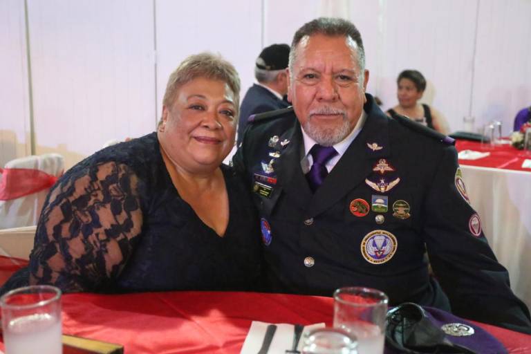 Tienen Convención de Paracaidistas Militares, Marinos y Deportivos en el puerto