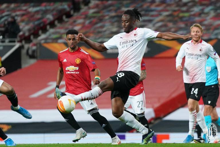 Con un tiro de esquina, Kjaer frustra la victoria del Manchester United y empata a 1 el Milán