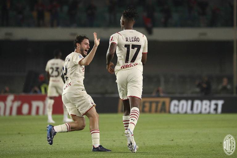 Milán se acerca al Scudetto al vencer al Hellas Verona
