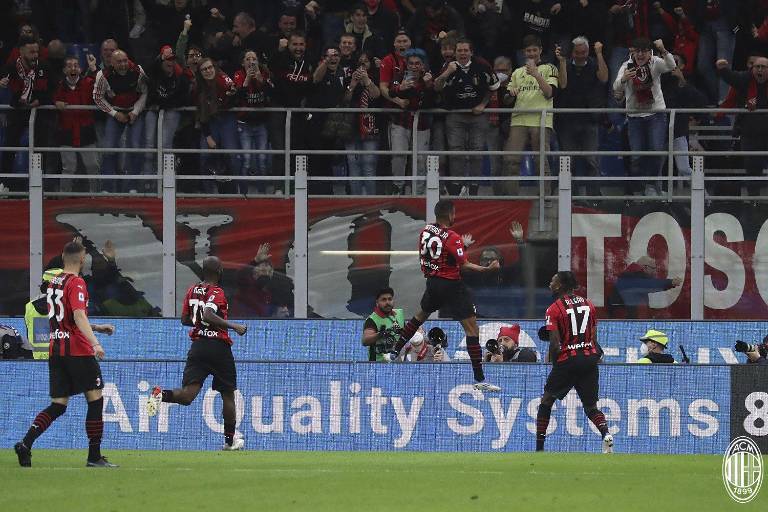 Johan Vásquez y el Genoa no pueden ante el líder Milán