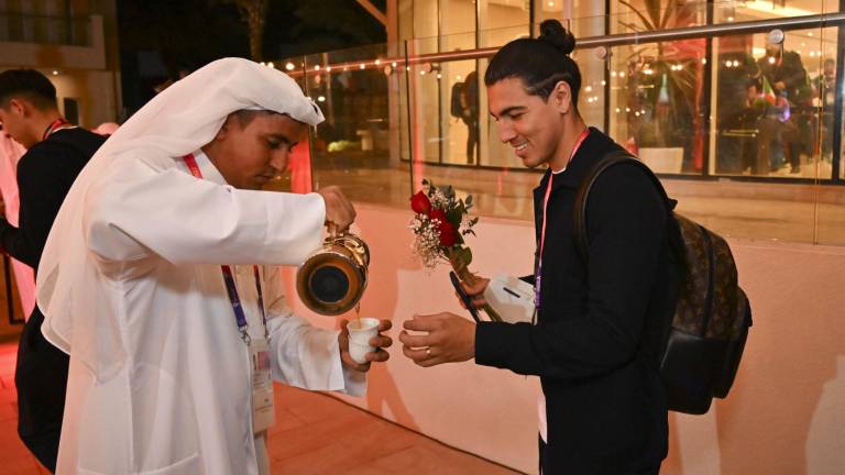 El sinaloense Érick Gutiérrez es recibido en Qatar.