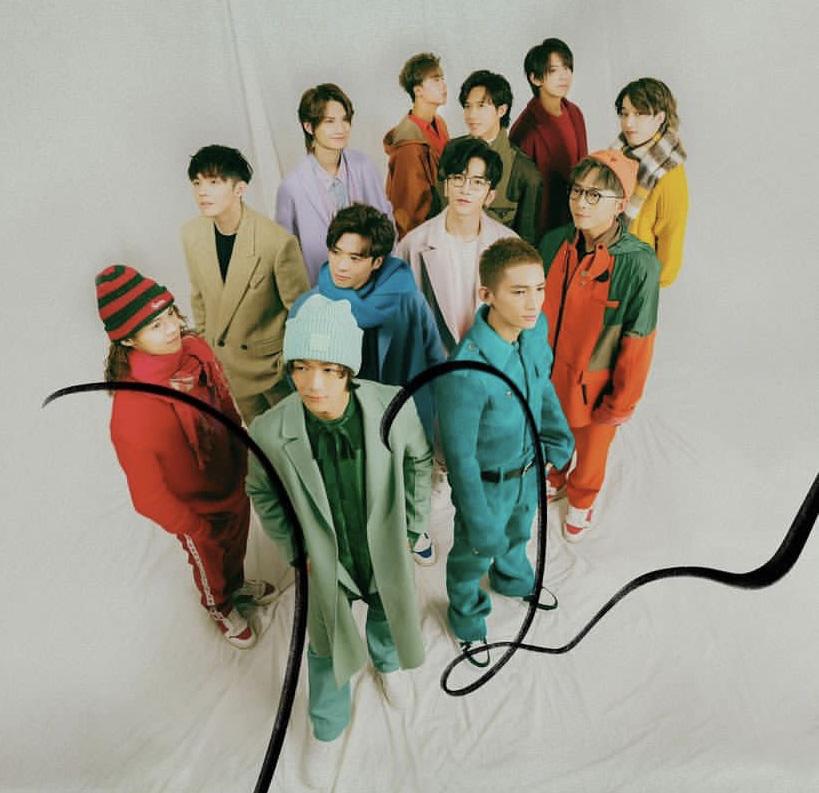 $!A bailarín del grupo Mirror le cae una pantalla gigante durante concierto