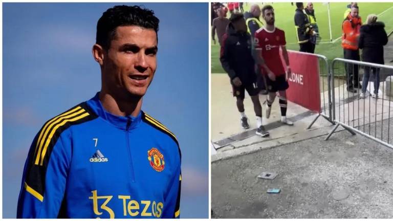 VIDEO: Cristiano Ronaldo tira celular de aficionado de Everton al salir de un partido