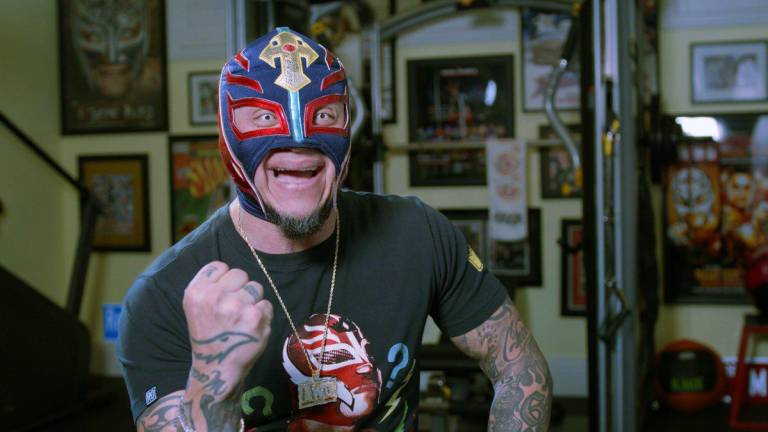 El luchador de ascendencia mexicana, Rey Mysterio, debutará como actor en la serie de Netflix “Contra las Cuerdas”.