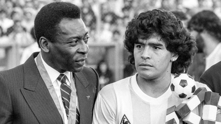 Pelé recuerda a Maradona.