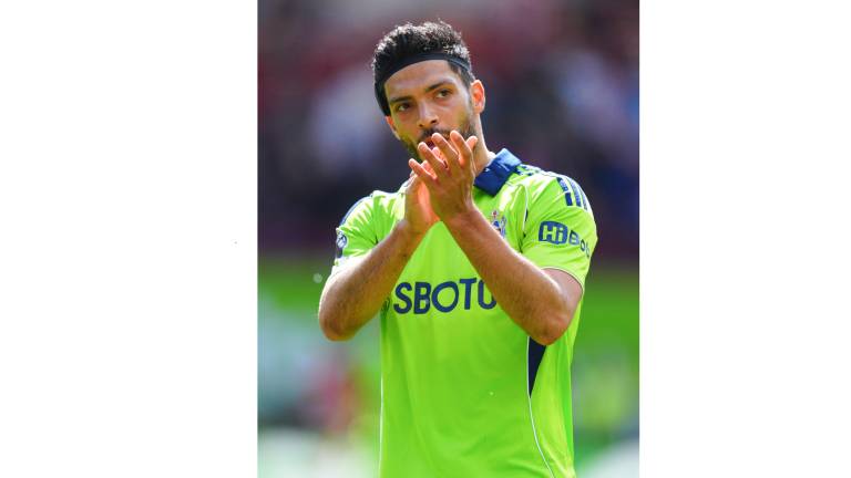 La falta de protagonismo de Raúl Jiménez incrementa la inquietud sobre su rol en el Fulham.