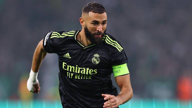 Karim Benzema se va al hule.