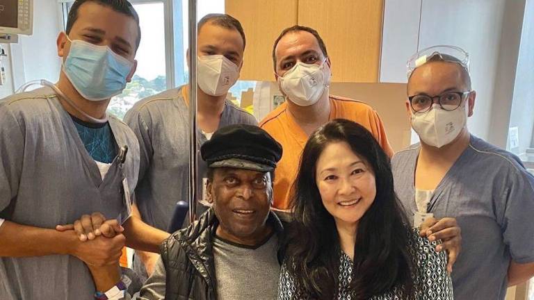 Pelé recibe el alta médica después de un mes hospitalizado por un tumor en el colon