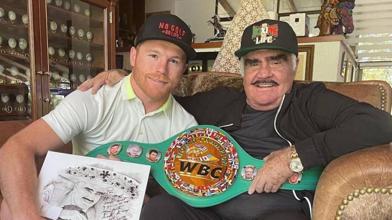 El cantante de 81 años de edad se encontró con el boxeador mexicano.