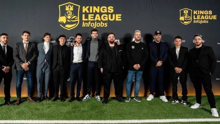 Streamers, ex futbolistas y creadores de contenido presiden los 12 equipos de la Kings League.