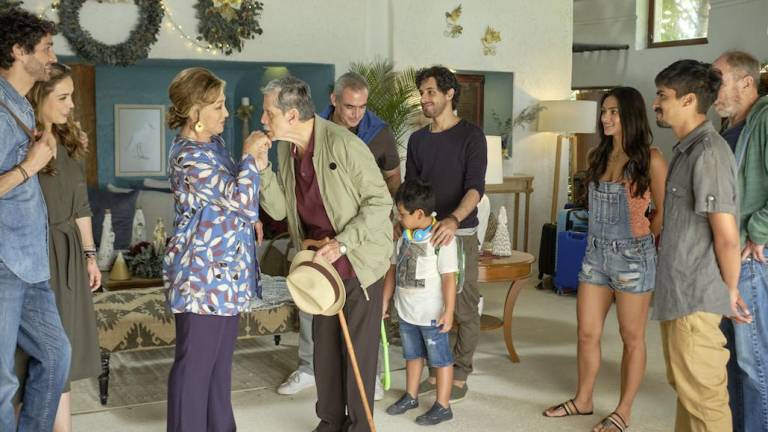 Héctor Bonilla y Angélica María protagonizan la película ‘Una Navidad no tan padre’.