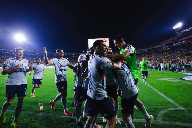 Cruz Azul amarga el homenaje a Nahuel Guzmán con empate agónico en el Volcán