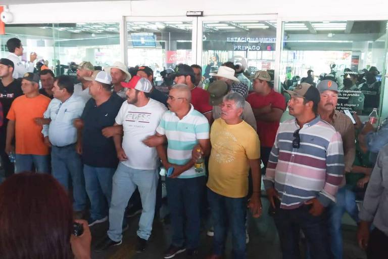 Maiceros toman Culiacán y paralizan el Aeropuerto