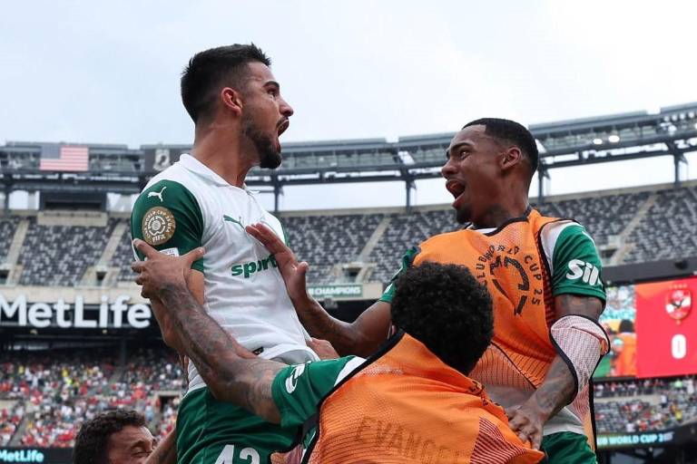 Palmeiras vence 2-0 a Al Ahly y acaricia los octavos en el Mundial de Clubes