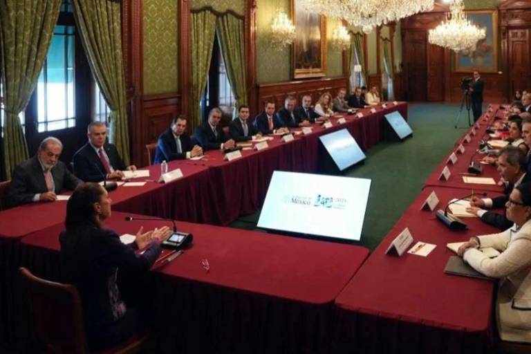 La reunión se realizó en privado en Palacio Nacional.