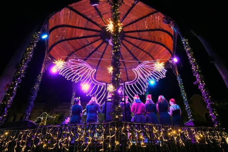 Anuncian encendido de la iluminación navideña de la Plazuela Machado