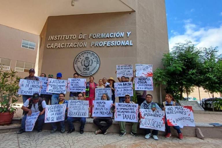 Protestan periodistas de Chilpancingo tras desaparición de tres compañeros en Taxco, Guerrero