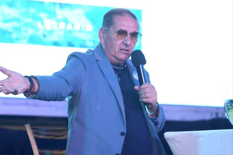 ‘¿Te hace sentido?’, un libro que invita a detenerse, sentir y reconectar: Óscar García