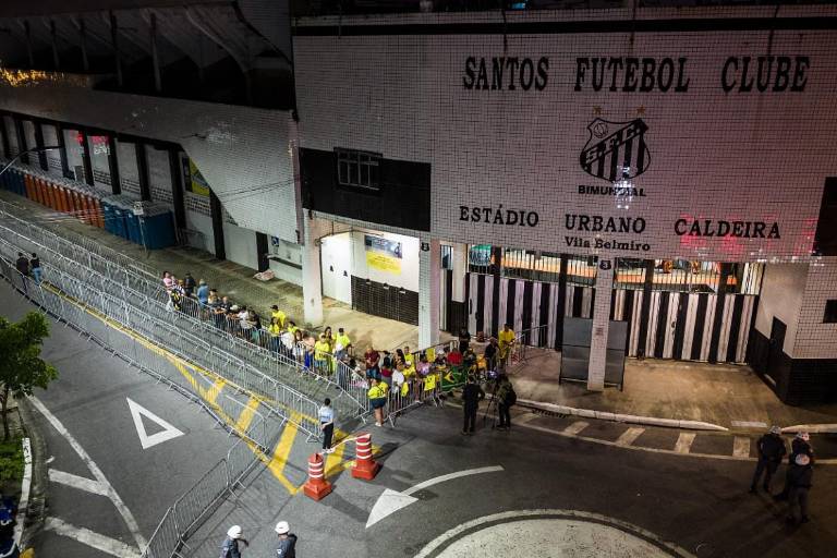 Finaliza el velatorio de Pelé tras la visita de 230 mil aficionados