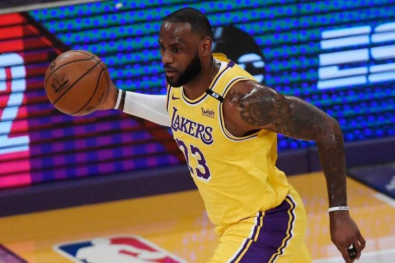 LeBron James viola protocolos de salud al asistir a evento