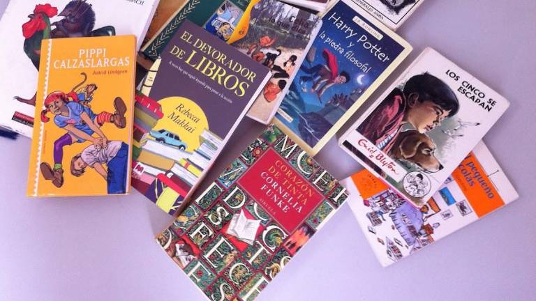 Este espacio busca que los más pequeños del hogar se acerquen al universo de los libros y el arte plástico.