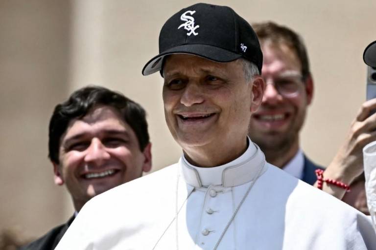 El Papa León XIV luce su gorra de los Medias Blancas en el Vaticano
