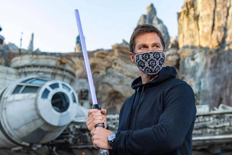 Tom Brady cumple la tradición y visita Disney World