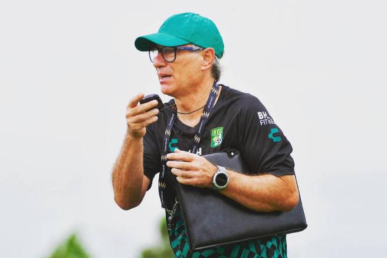 Ariel Holan renuncia como director técnico del León